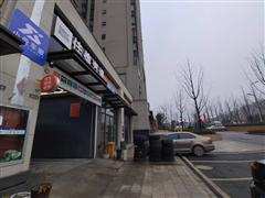 80平汽车美容店房东直租设备齐全无转让费